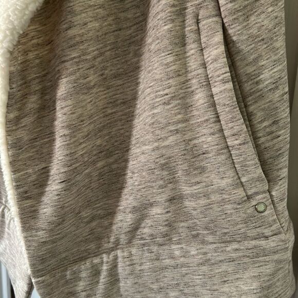 Athleta oversized plush teddy bear vest - Size XXS - Picture 6 of 8